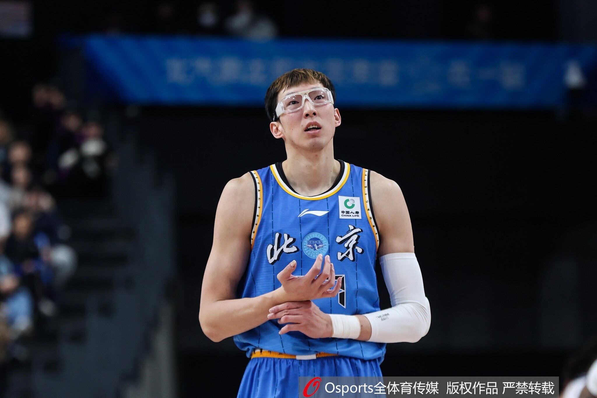 kaiyun-表现平平!周琦9中4拿到10分9板 罚球4中2